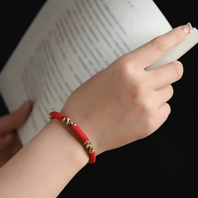 Montelle Paris™ | Bracelet “Fil Rouge du Destin” en soie